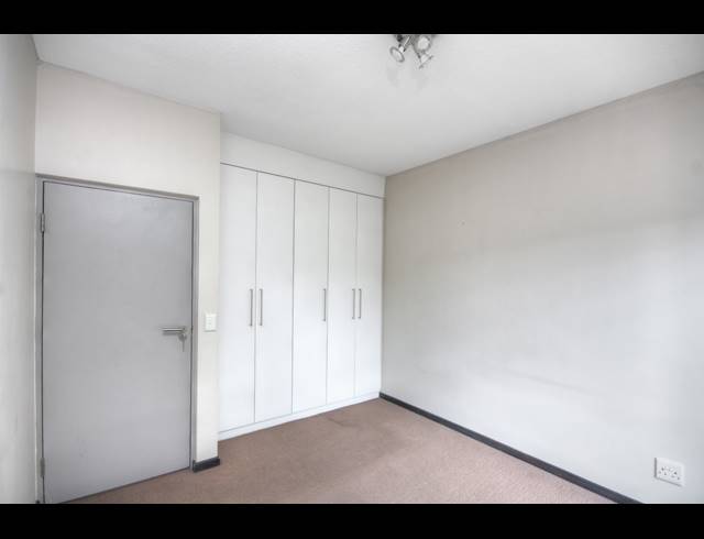 1 BEDROOM APARTMENT FOR SALE IN BRYANSTON